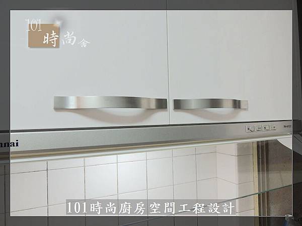 @ 廚具工廠直營 不鏽鋼檯面一字型廚房 作品-台北市內湖王公館-水晶門板+不鏽鋼桶身+一般把手+不鏽鋼檯面+林內牌隱藏式排油機RH8127+林內玻璃檯面爐RB-26GF+ BOSCH牌半崁式洗碗機：SMI53D02TC-(45).jpg