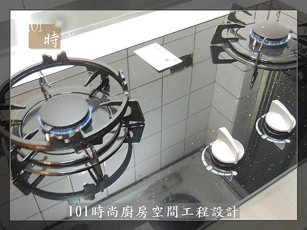 @ 廚具工廠直營 不鏽鋼檯面一字型廚房 作品-台北市內湖王公館-水晶門板+不鏽鋼桶身+一般把手+不鏽鋼檯面+林內牌隱藏式排油機RH8127+林內玻璃檯面爐RB-26GF+ BOSCH牌半崁式洗碗機:SMI53D02TC-(50).jpg @ 廚具工廠直營 不鏽鋼檯面一字型廚房 作品-台北市內湖王公館-水晶門板+不鏽鋼桶身+一般把手+不鏽鋼檯面+林內牌隱藏式排油機RH8127+林內玻璃檯面爐RB-26GF+ BOSCH牌半崁式洗碗機:SMI53D02TC-(50).jpg