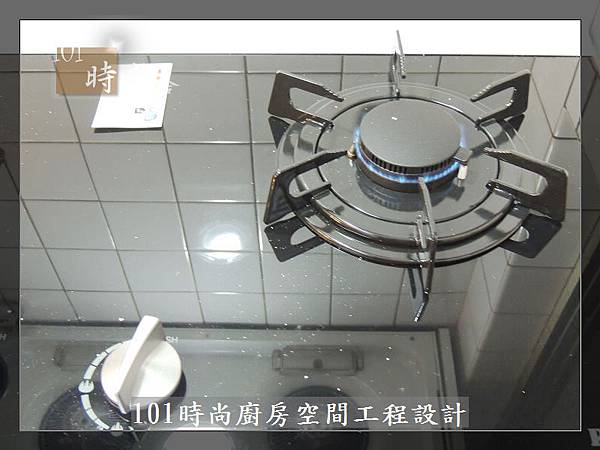 @ 廚具工廠直營 不鏽鋼檯面一字型廚房 作品-台北市內湖王公館-水晶門板+不鏽鋼桶身+一般把手+不鏽鋼檯面+林內牌隱藏式排油機RH8127+林內玻璃檯面爐RB-26GF+ BOSCH牌半崁式洗碗機:SMI53D02TC-(51).jpg @ 廚具工廠直營 不鏽鋼檯面一字型廚房 作品-台北市內湖王公館-水晶門板+不鏽鋼桶身+一般把手+不鏽鋼檯面+林內牌隱藏式排油機RH8127+林內玻璃檯面爐RB-26GF+ BOSCH牌半崁式洗碗機:SMI53D02TC-(51).jpg