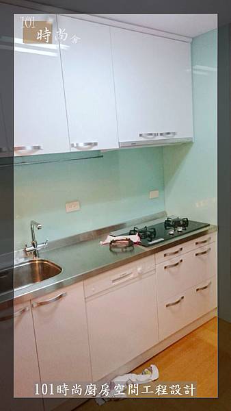 @ 廚具工廠直營 不鏽鋼檯面一字型廚房 作品-台北市內湖王公館-水晶門板+不鏽鋼桶身+一般把手+不鏽鋼檯面+林內牌隱藏式排油機RH8127+林內玻璃檯面爐RB-26GF+ BOSCH牌半崁式洗碗機：SMI53D02TC-(67).JPG