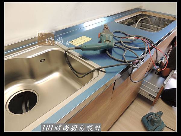 @二字型廚房設計 不鏽鋼檯面+中島櫃 廚具工廠直營 作品分享：政大二街(54).jpg