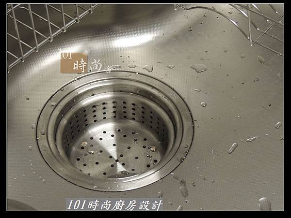 @二字型廚房設計 不鏽鋼檯面+中島櫃 廚具工廠直營 作品分享：政大二街(108).jpg