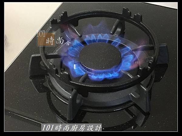 @二字型廚房設計 不鏽鋼檯面+中島櫃 廚具工廠直營 作品分享：政大二街(157).jpg