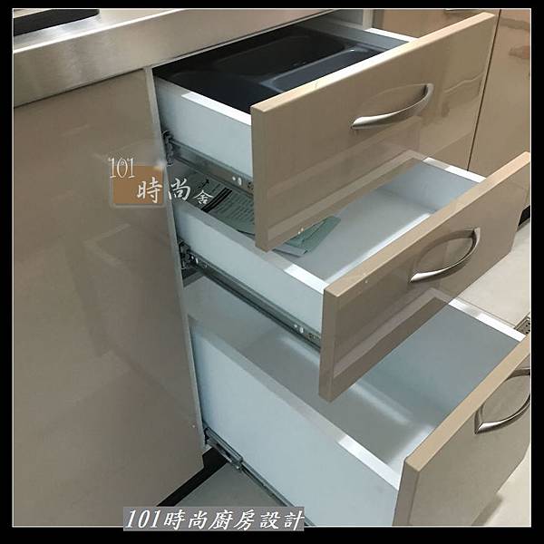 @不鏽鋼檯面 一字廚房設計作品分享：中和黃公館(87).JPG