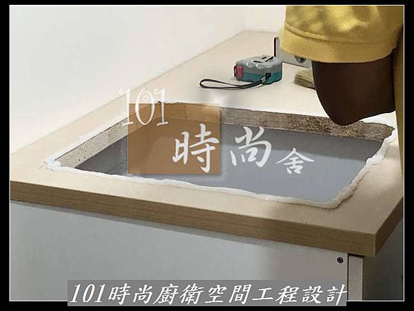 @美耐板檯面 矽鋼石、人造石、石英石檯面廚具規劃 台北廚具工廠推荐-101時尚廚具 台北 八里 桃園 中壢 新竹 宜蘭 作品分台北市內湖(3)-美耐板檯面門板.jpg