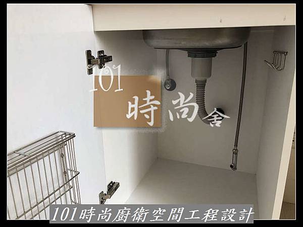 @美耐板檯面 矽鋼石、人造石、石英石檯面廚具規劃 台北廚具工廠推荐-101時尚廚具 台北 八里 桃園 中壢 新竹 宜蘭 作品分台北市內湖(53)-美耐板檯面門板.jpg