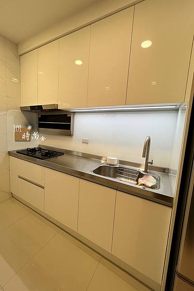 @不鏽鋼檯面 一字型廚具240公分 平價廚具推薦 平價系統廚具 廚具系統櫃 廚具系統櫃推薦 廚房設計 一字型廚房 101時尚廚房設計作品分享-新北市樹林文化街(25).jpg