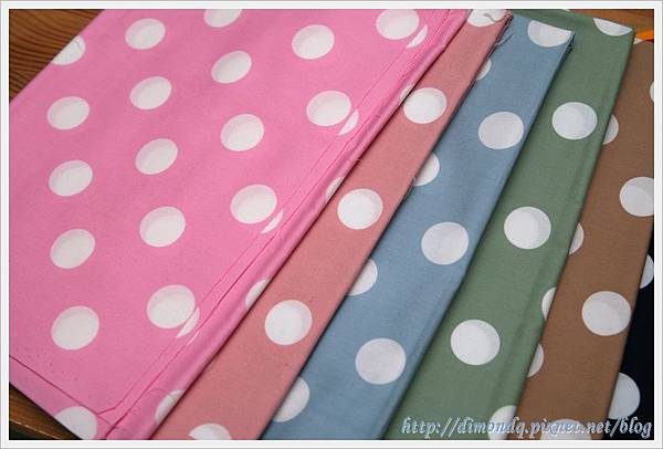 日本彩底大水玉(棉布)-亮粉紅、粉紅、粉藍、粉綠、駝色、深藍、紫色、紅色、亮黃