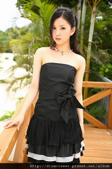 maari_nakashima_blackdress_01.jpg