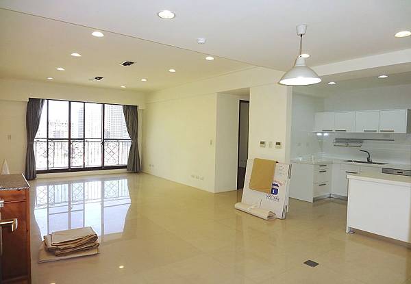 高鐵特區四房精選 德鑫御璽視野戶大四房 B1三車位 可買雙車 近高鐵 東興國中 才 1888萬 台慶阿政0916709635 痞客邦