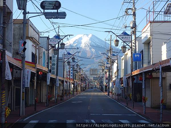 日本。富士吉田市Fujiyoshida shi：富士山下最美