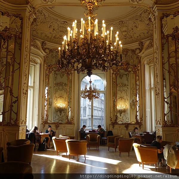 匈牙利。布達佩斯。世界最美圖書館之一 METROPOLITA