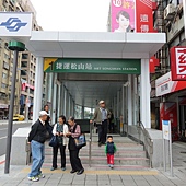 台北捷運, 綠線, 松山線, 松山站, 1號出口