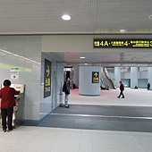 台北捷運, 綠線, 松山線, 松山站, 紀念章(4A出口)