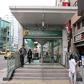 台北捷運, 綠線, 松山線, 南京三民站, 2號出口