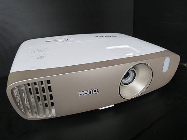 BenQ W2000 側投導演機 BenQ W2000 側投導演機