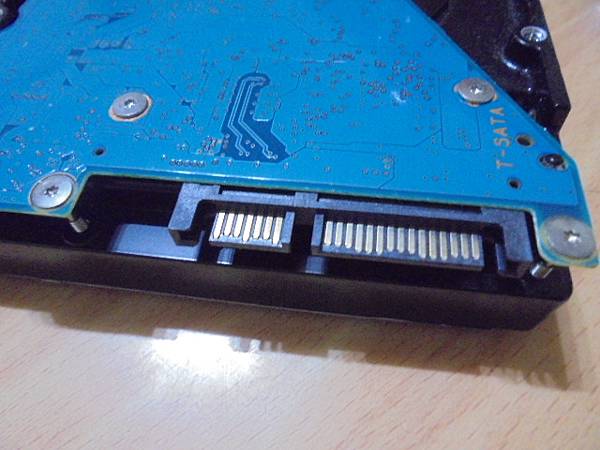 【折斷接口】三個品牌2TB/4TB硬碟九顆→3.5吋裸碟裝在 【折斷接口】三個品牌2TB/4TB硬碟九顆→3.5吋裸碟裝在