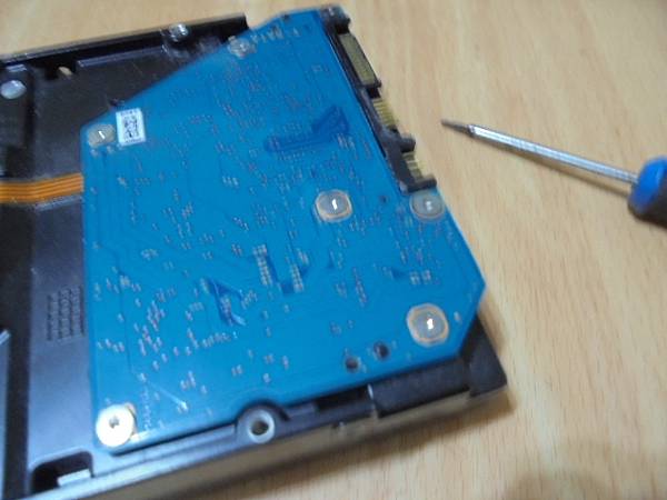 【SATA接座】三個品牌2TB/4TB硬碟九顆&rarr;3.5吋裸碟