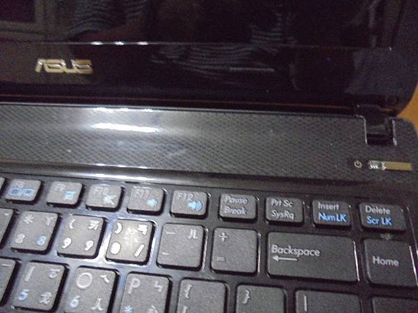 【水柱噴灑】ASUS華碩U31S筆記型電腦無人在家時突然冒