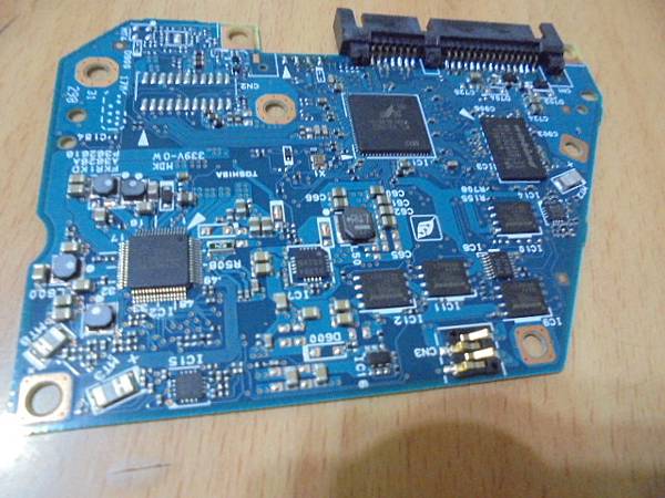 【折斷接口】三個品牌2TB/4TB硬碟九顆3.5吋裸碟裝在 【折斷接口】三個品牌2TB/4TB硬碟九顆3.5吋裸碟裝在