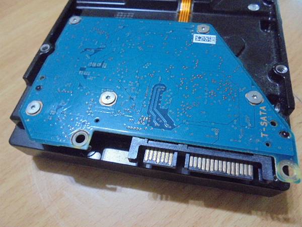 【折斷接口】三個品牌2TB/4TB硬碟九顆3.5吋裸碟裝在