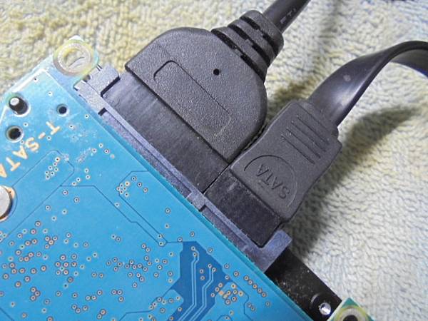 【SATA接座】三個品牌2TB/4TB硬碟九顆3.5吋裸碟 【SATA接座】三個品牌2TB/4TB硬碟九顆3.5吋裸碟