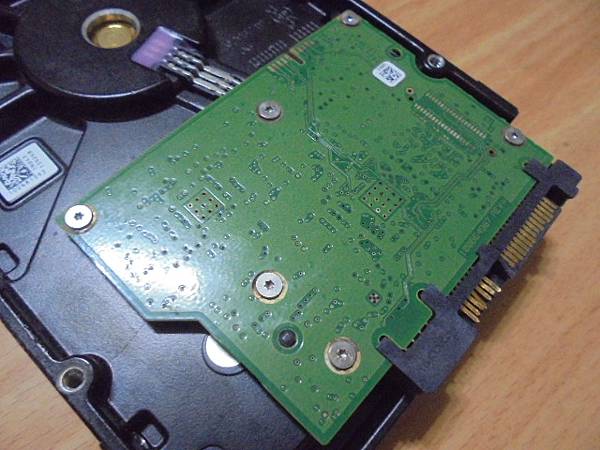 【讀取正確】三家品牌2TB/4TB硬碟九顆3.5吋裸碟裝在