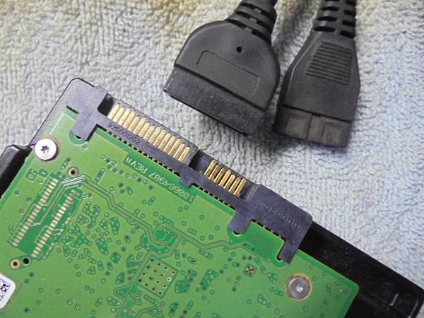 【折斷接口】三個品牌2TB/4TB硬碟九顆→3.5吋裸碟裝在 【折斷接口】三個品牌2TB/4TB硬碟九顆→3.5吋裸碟裝在