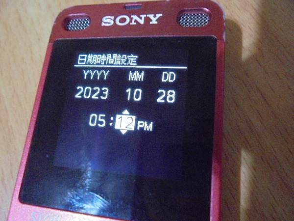 【正確充電】SONY索尼ICD-UX560F4GB錄音筆使