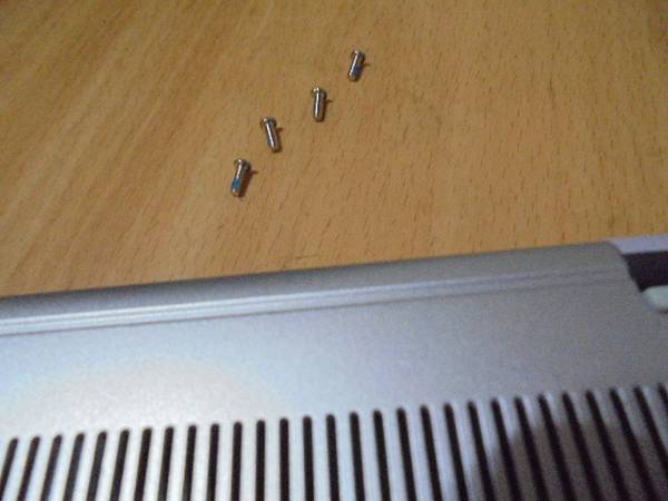 【異常情況】DELL戴爾P114G筆記型電腦Inspiro