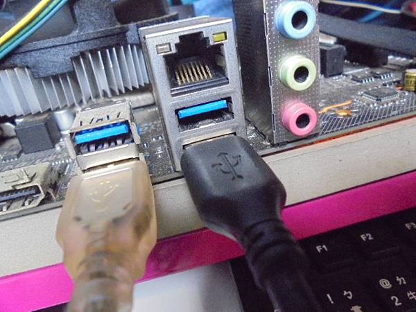 【來電詢問】WD威騰裸碟3.5吋6TB裸碟當資料碟插入硬碟