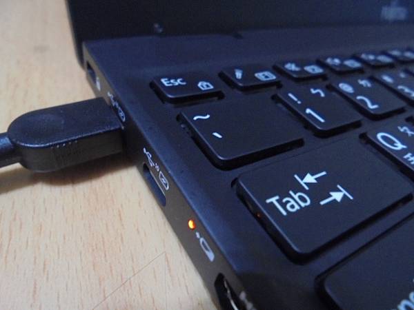 【高續航力】FUJITSU富士通LIFEBOOK UH-X