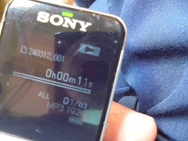 【正確充電】SONY索尼ICD-UX543F4GB錄音筆錄