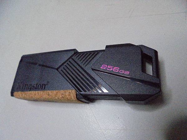 【剪開外殼】Kingston金士頓DataTraveler 