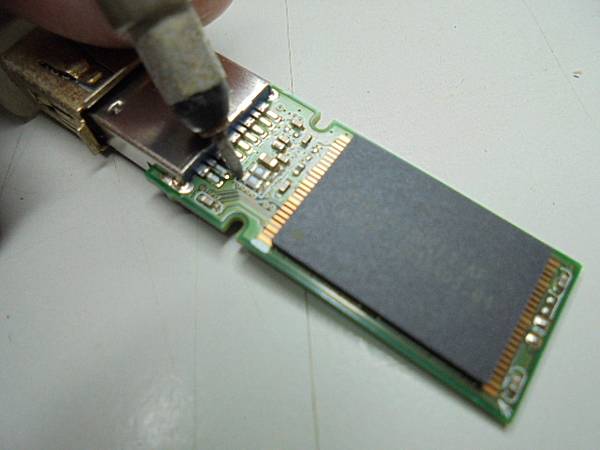 【剪開外殼】Kingston金士頓DataTraveler 