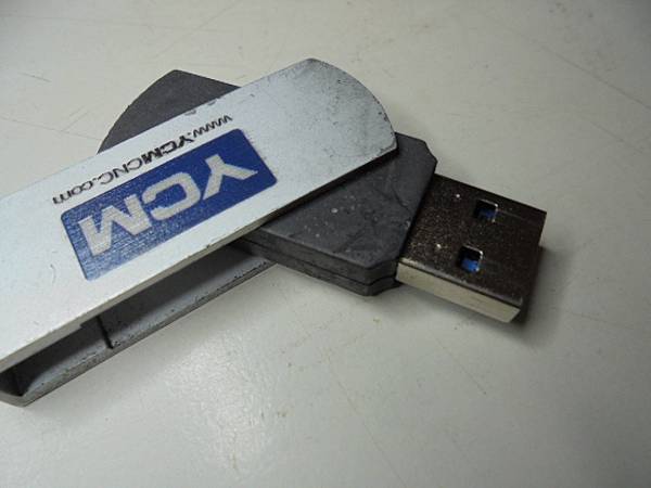 【現場完修】YCM永進機械FV102A32GB隨身碟插在電