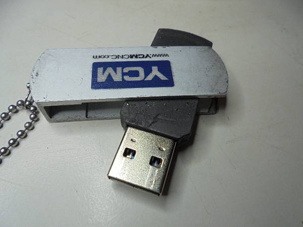 【現場完修】YCM永進機械FV102A32GB隨身碟插在電