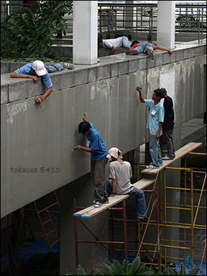 機場外工人