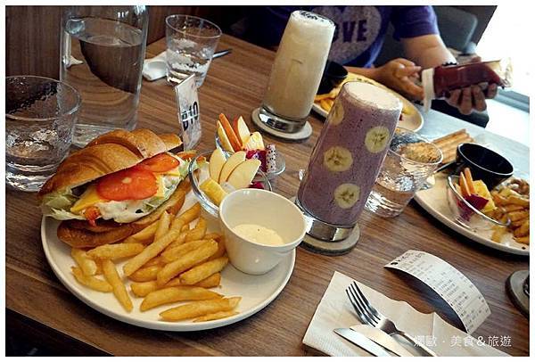 44112860_10210379476641829_821786355083247616_n.jpg 44112860_10210379476641829_821786355083247616_n.jpg