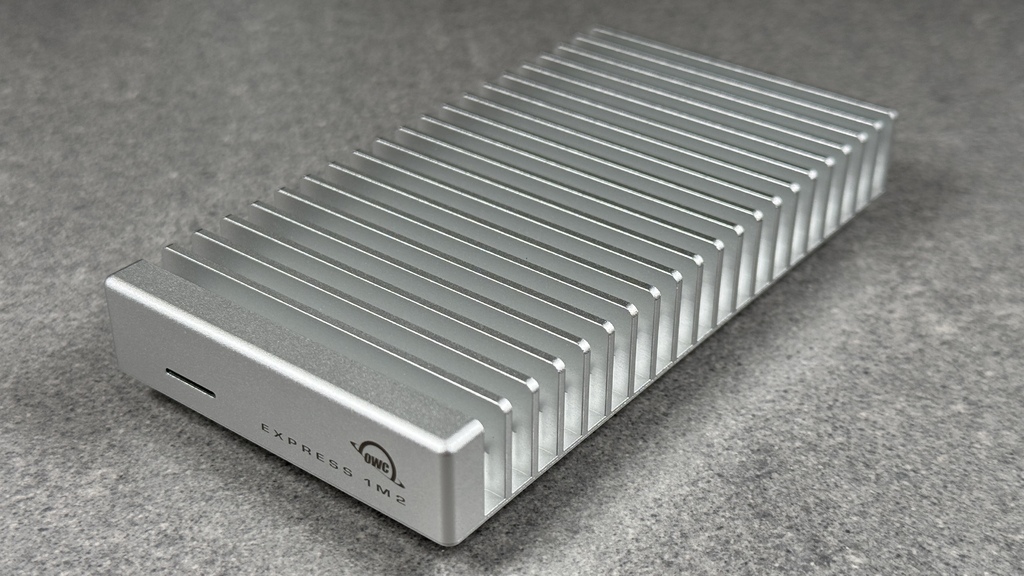 [開箱測試] 無風扇且不掉速的 M.2 SSD USB4 外