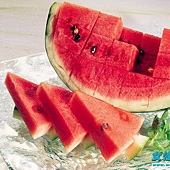 Eating watermelon does not spit the seed well, watermelon juice need to remove watermelon seeds?1