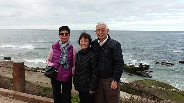 瑞蘭、思莊、田教授， La Jolla Beach