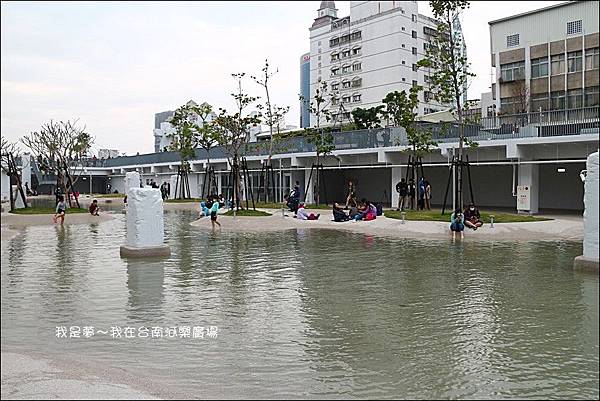 台南河樂廣場09.jpg