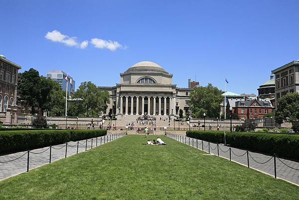 Outside_Columbia_University_Library_(5892425145)