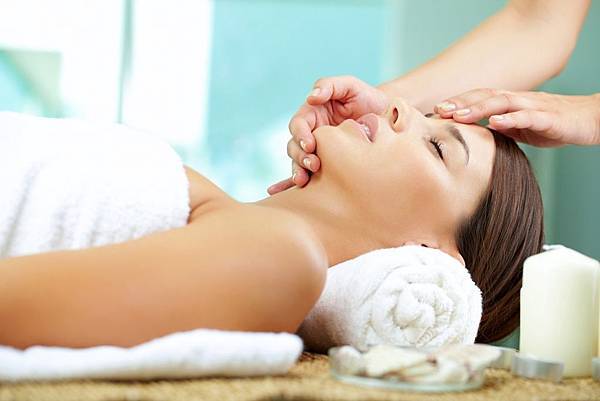 spa-lady-facial-original-4784.jpg-cropper-1400x788