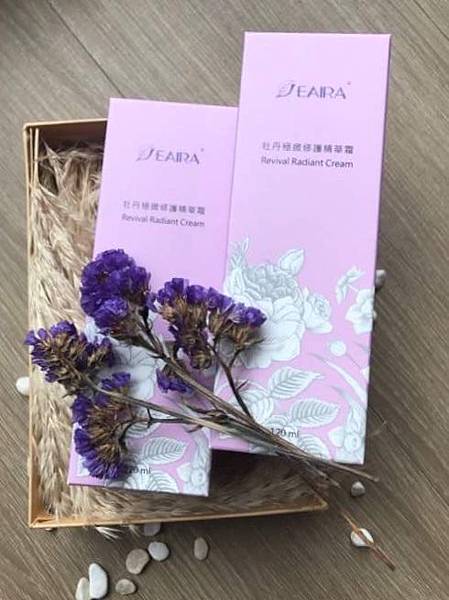 牡丹極緻修護精華霜 含牡丹皮、神經醯胺,撫平細紋、亮麗膚色