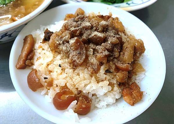 [食記] 台北 士林 光輝滷肉飯。隱身市場的平價店