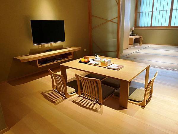 [住宿] 兆品酒店。和式房間空間大。(附近有厲害燒烤)