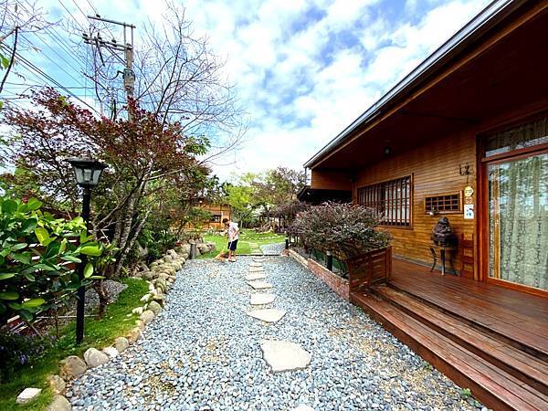 [心得] 南投 紅瓣天民宿 平價可包棟可烤肉可唱歌