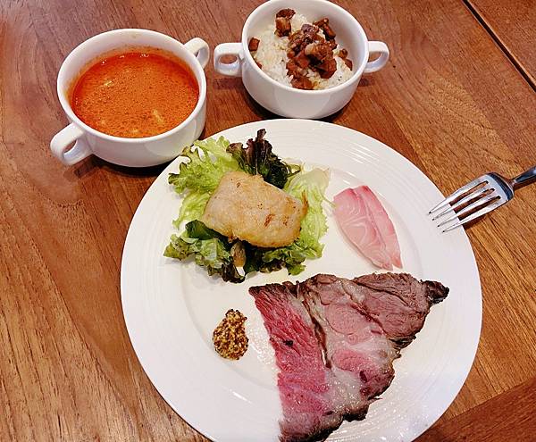 [食記] 國賓大飯店。i River 牛排海鮮自助下午茶